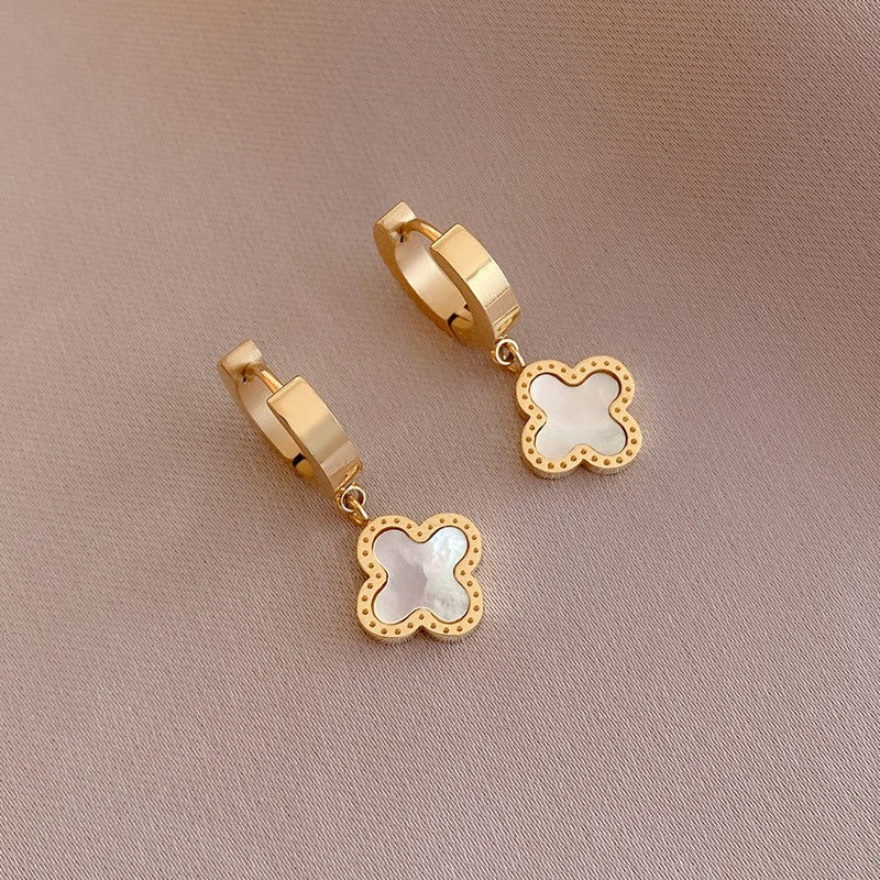 18K Gold Clover Huggie Hoop Earrings