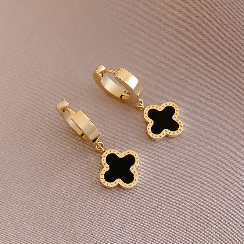 18K Gold Clover Huggie Hoop Earrings