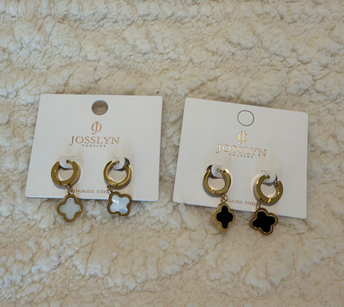 18K Gold Clover Huggie Hoop Earrings