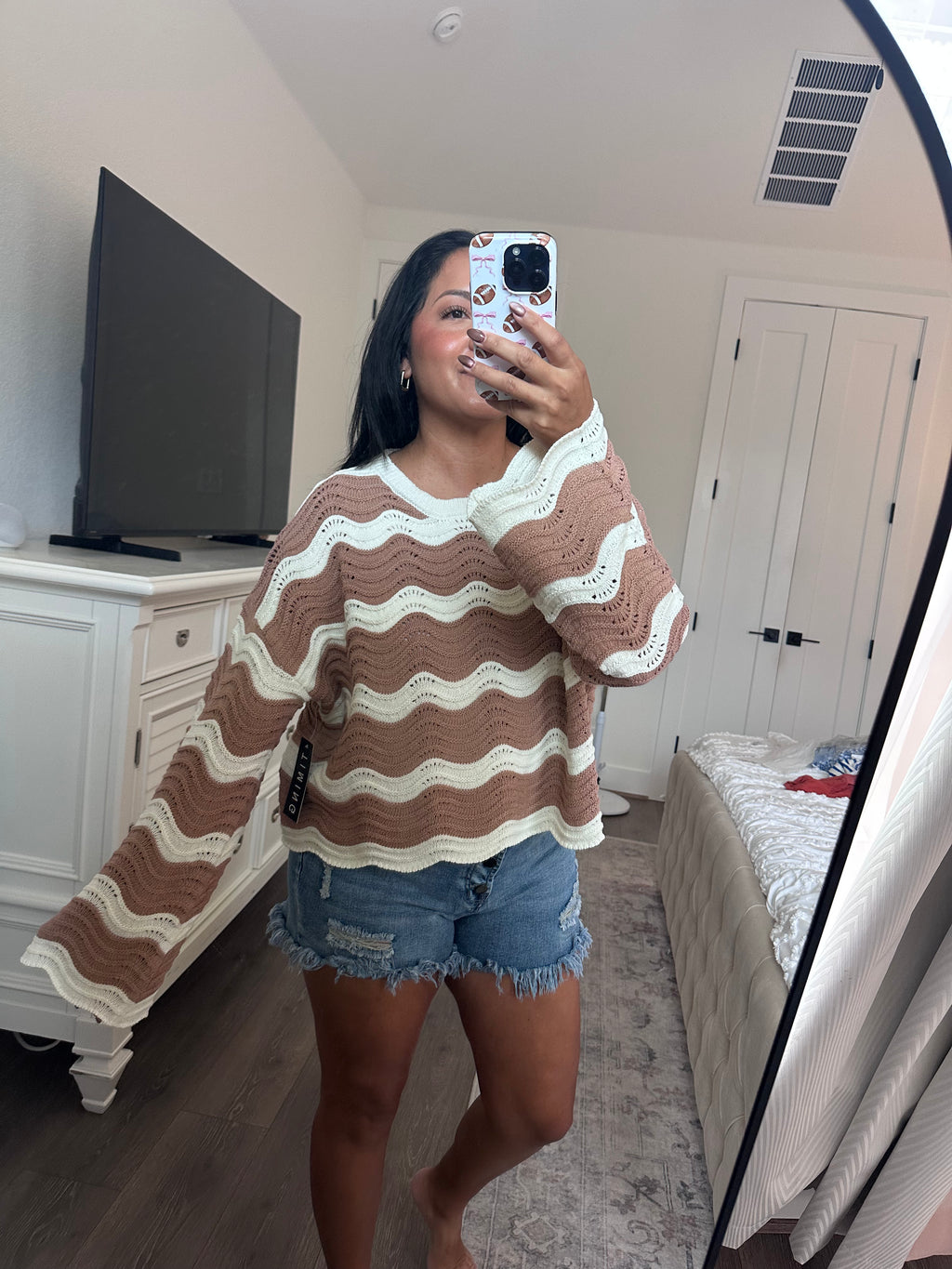 Tan & Cream Scalloped Knit Sweater