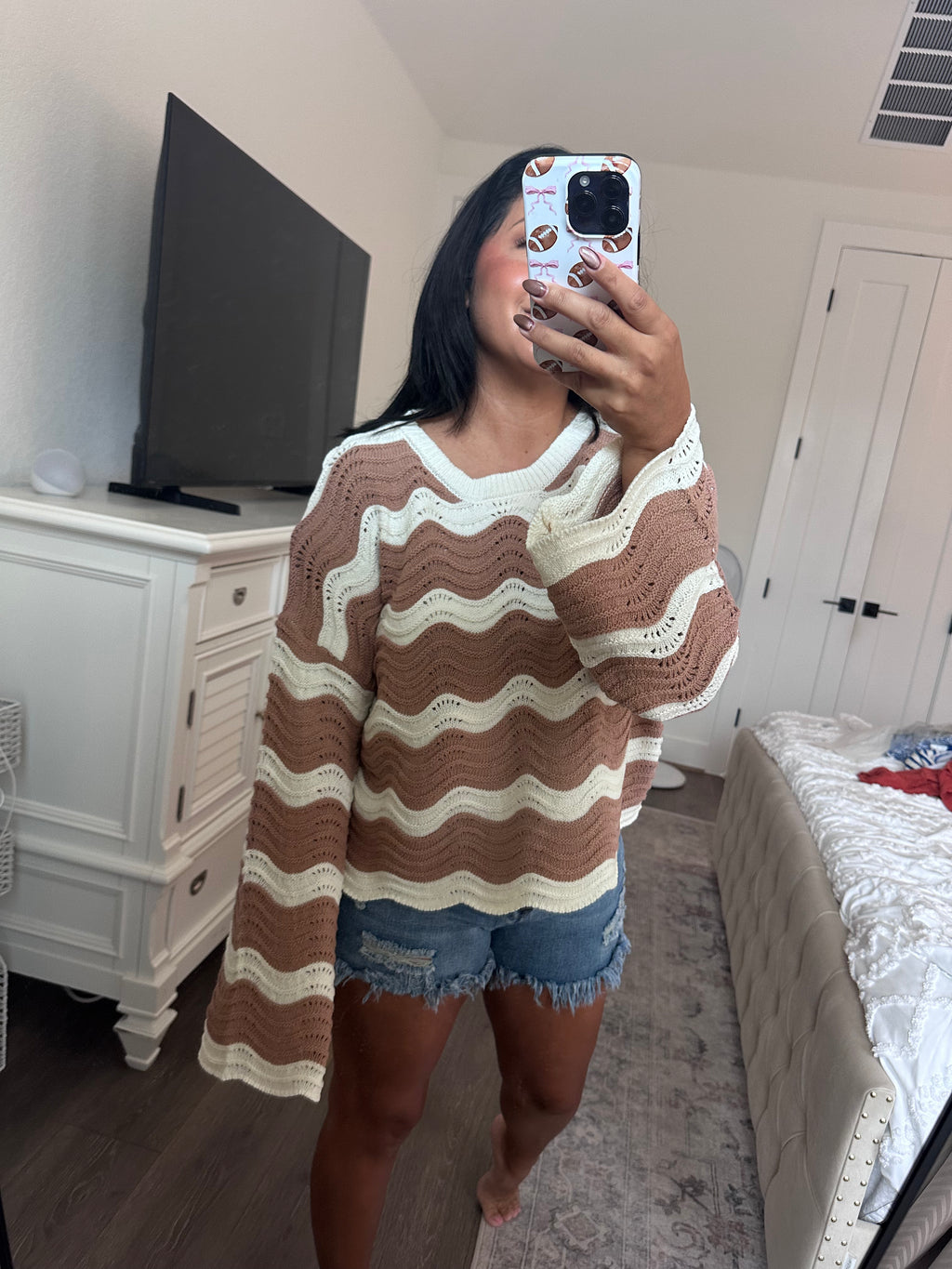 Tan & Cream Scalloped Knit Sweater